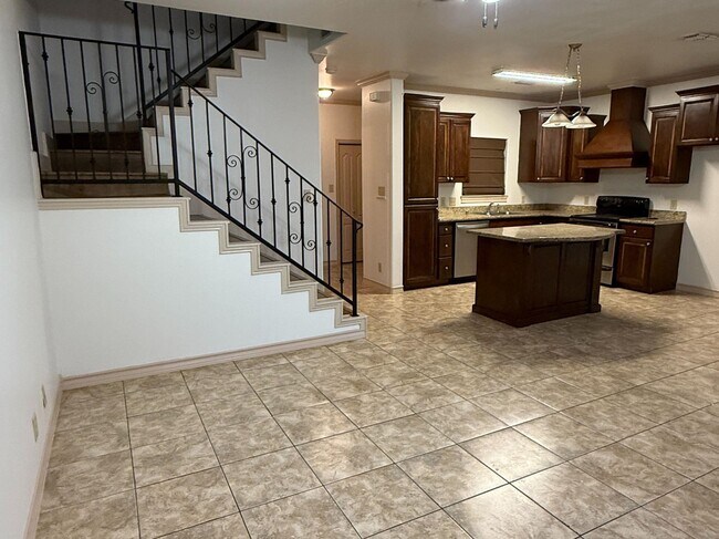 707 St James Dr in Laredo, TX - Building Photo - Building Photo