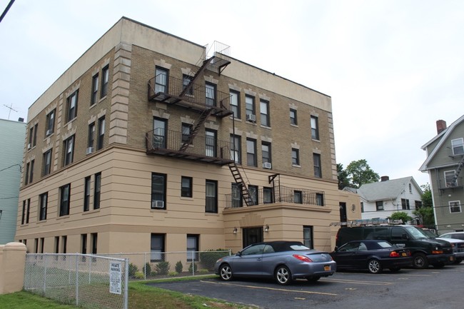 44 Franklin Ave in New Rochelle, NY - Foto de edificio - Building Photo