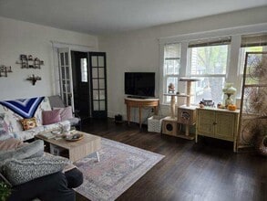 27 Walkley Rd in West Hartford, CT - Foto de edificio - Building Photo