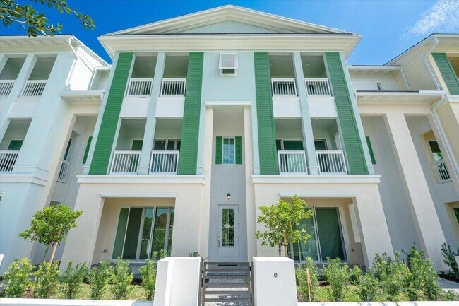 12546 Gross Pointe Dr in Palm Beach Gardens, FL - Building Photo - Building Photo