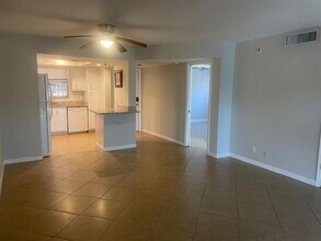 660 Tennis Club Dr, Unit 101 in Fort Lauderdale, FL - Foto de edificio - Building Photo