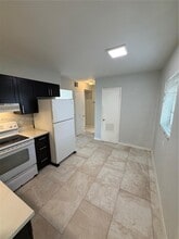 1320 12th Ave S in Lake Worth Beach, FL - Building Photo - Building Photo