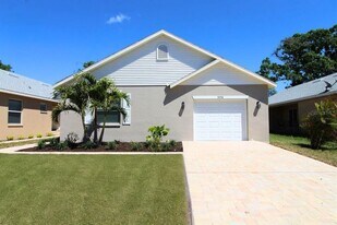 3356 Howell Pl in Sarasota, FL - Building Photo