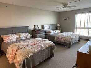 215 E Grand Ave, Unit Diplomat unit 607 in Old Orchard Beach, ME - Foto de edificio - Building Photo