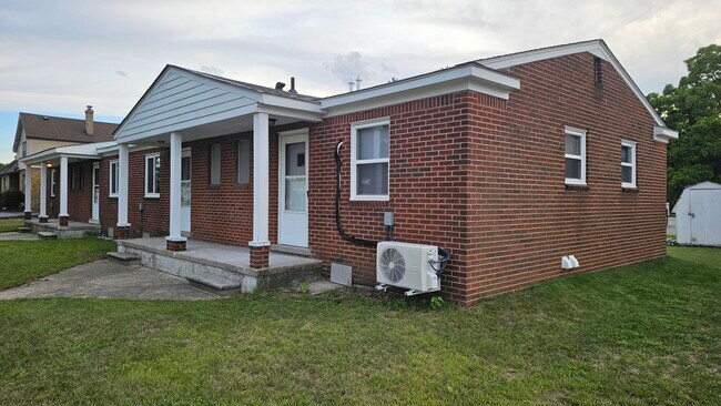 5903 N Wayne Rd in Westland, MI - Building Photo - Building Photo