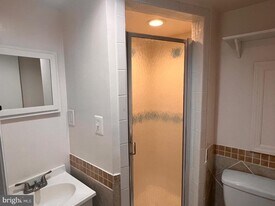 5052 Harford Ln in Burke, VA - Building Photo