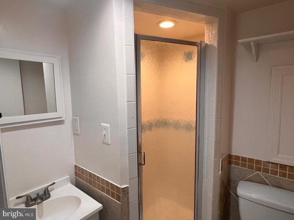 5052 Harford Ln in Burke, VA - Building Photo