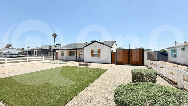 property at 2607 W San Miguel Ave