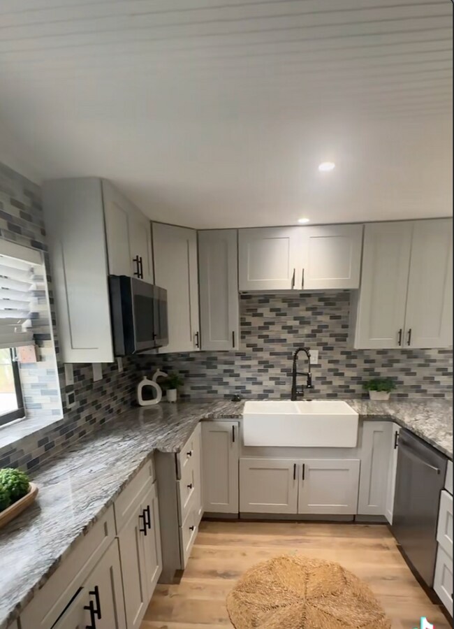 400 Patica Rd NE in St. Petersburg, FL - Building Photo - Building Photo