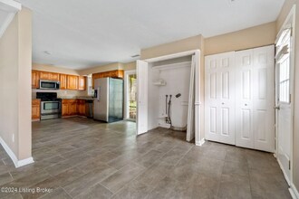 8216 Afterglow Dr in Louisville, KY - Building Photo - Building Photo