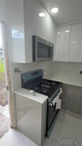 2757 NW 29th St in Miami, FL - Building Photo
