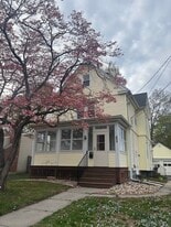 42 Richard St in West Hartford, CT - Building Photo