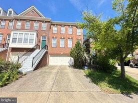 5609 Faircloth Ct in Centreville, VA - Building Photo