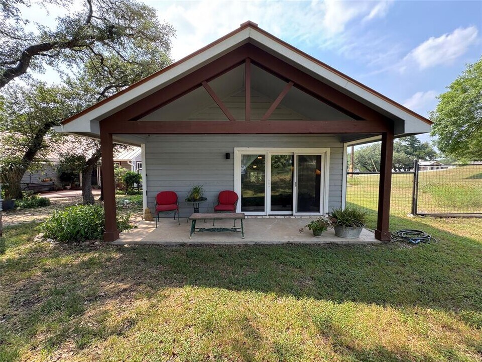 316 Lazy Ln in San Marcos, TX - Building Photo