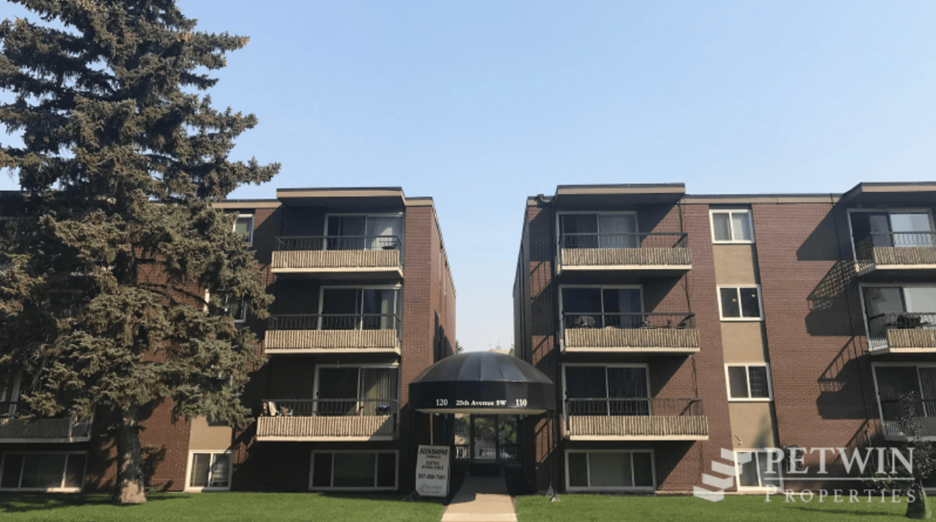110 25 Av SW in Calgary, AB - Building Photo