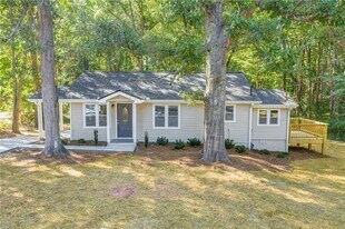 6429 Gordon St in Lithia Springs, GA - Building Photo