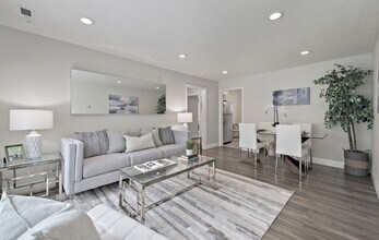 26-28 Arrowhead Ln in Menlo Park, CA - Building Photo - Building Photo