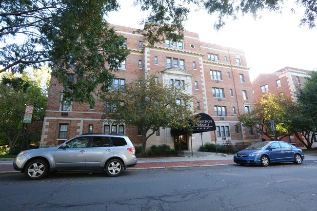 4831 36th St NW in Washington, DC - Building Photo - Building Photo