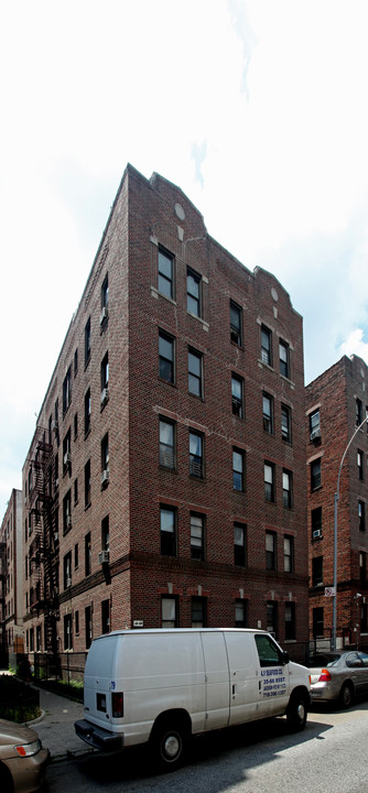 35-28 95th St in Jackson Heights, NY - Building Photo