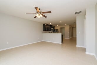8349 Silverbell Loop in Brooksville, FL - Foto de edificio - Building Photo