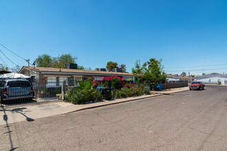 2223 E Roosevelt St in Phoenix, AZ - Building Photo - Building Photo