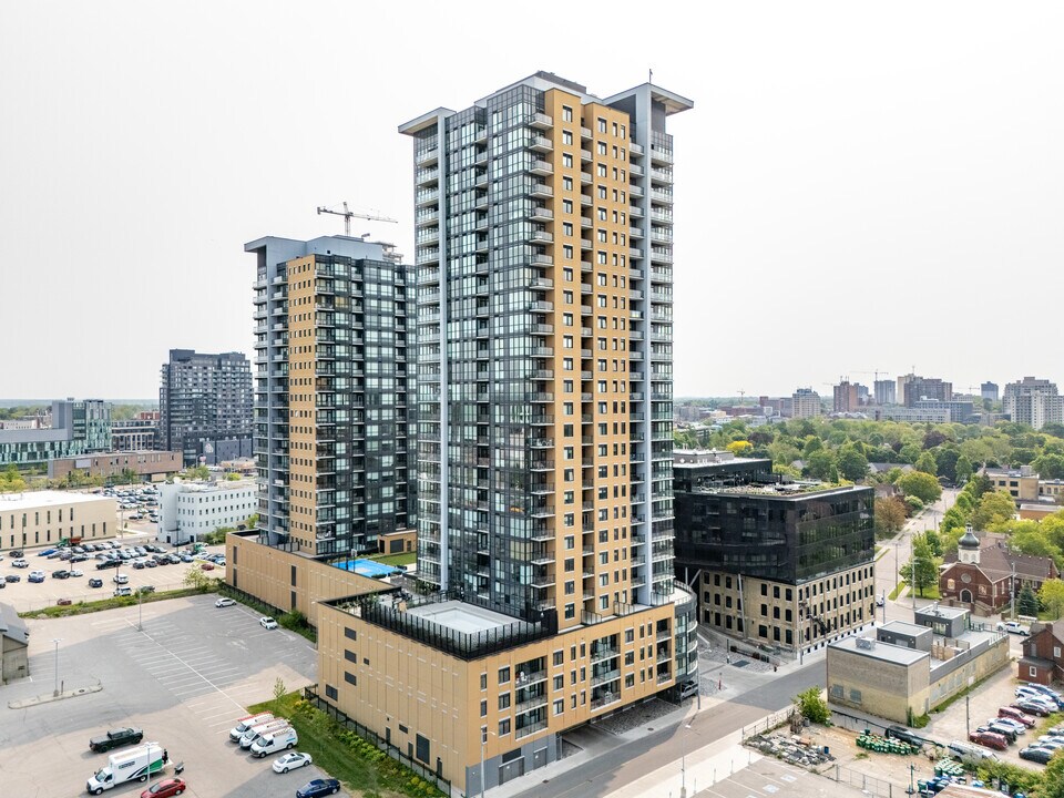 Tower 3 in Kitchener, ON - Building Photo