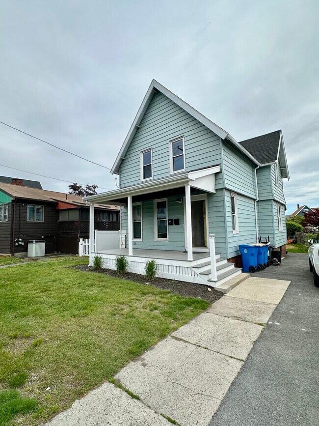 304 Main St, Unit 2