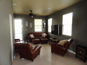 107 W Pigeon Plum Dr in Jupiter, FL - Foto de edificio - Building Photo