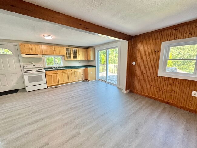 property at 194 River Rd