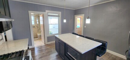 75 Central Ave, Unit 2 in Revere, MA - Foto de edificio - Building Photo