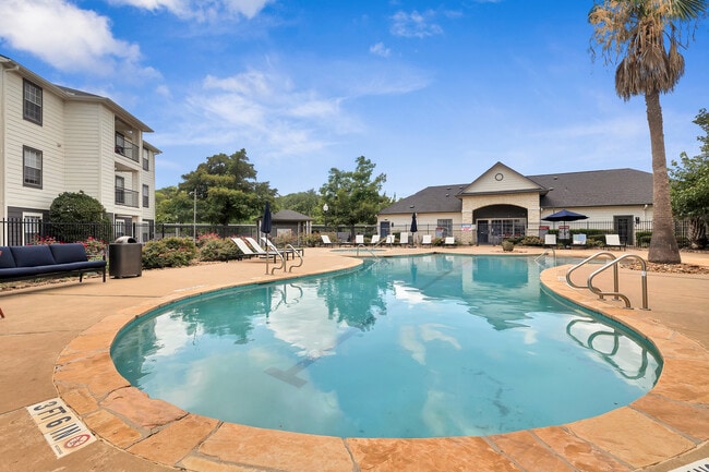 Crossing Place in College Station, TX - Building Photo - Building Photo