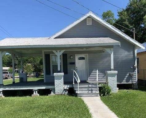 property at 1105 W Hutchinson Ave