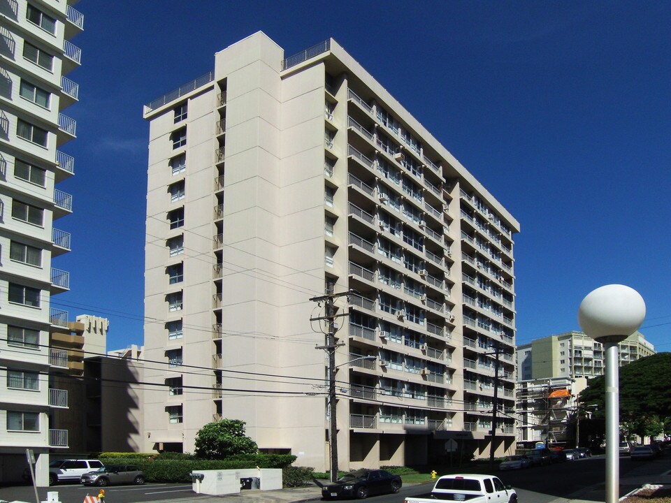 Punahou Tower in Honolulu, HI - Building Photo