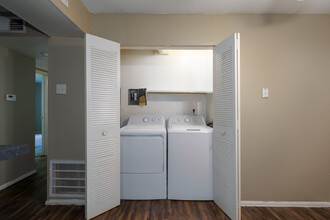 Hazelwood Forest Apartments in Hazelwood, MO - Building Photo - Interior Photo