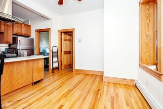 102 Myrtle St, Unit 9 in Boston, MA - Foto de edificio - Building Photo