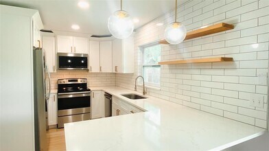 1005 Gantt Ave in Sarasota, FL - Building Photo - Building Photo