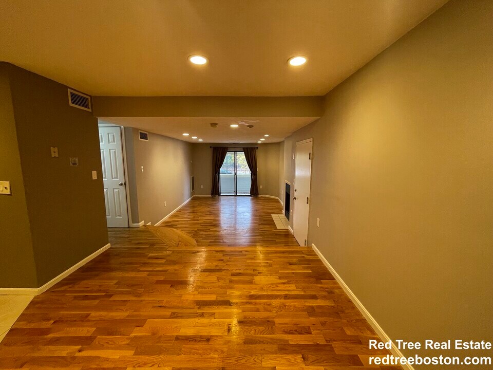 1212 Vfw Pky, Unit 1 in Boston, MA - Building Photo