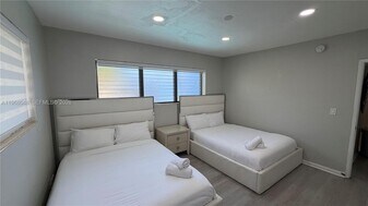 10004 E Bay Harbor Dr in Bay Harbor Islands, FL - Building Photo