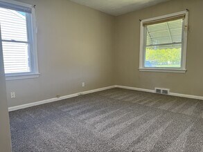 2450 Greenvale Rd in Cleveland, OH - Building Photo - Building Photo