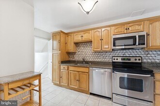 9877 Whiskey Run in Laurel, MD - Foto de edificio - Building Photo