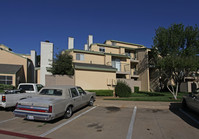 Pine Ridge Apartments in Arlington, TX - Building Photo - Building Photo