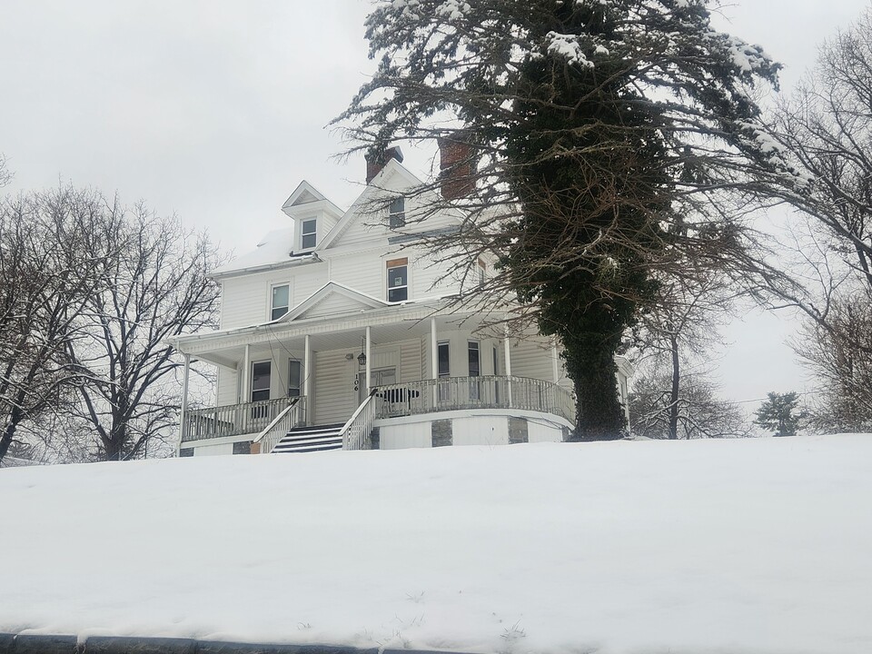 106 6th St NW in Pulaski, VA - Building Photo