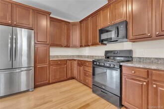 31 Maple St, Unit A in Dobbs Ferry, NY - Building Photo - Building Photo