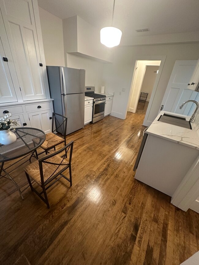 418 Pleasant St, Unit 418.5 in Beloit, WI - Building Photo - Building Photo