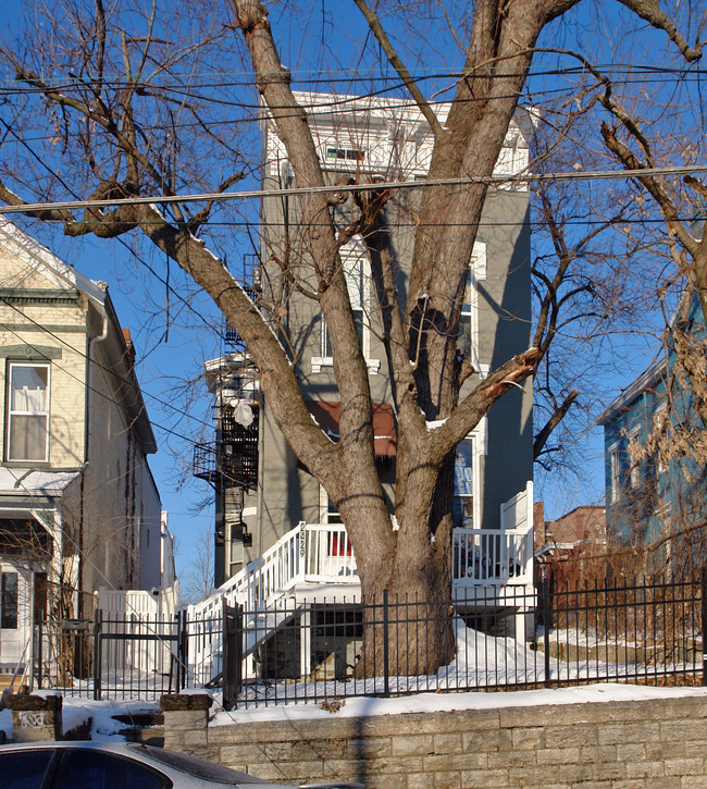 2429 Clifton Ave in Cincinnati, OH - Foto de edificio - Building Photo