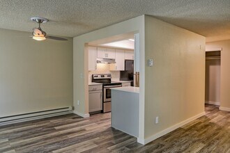 Bennett Properties Inc. DBA Villa Bonita in Kirkland, WA - Building Photo - Building Photo