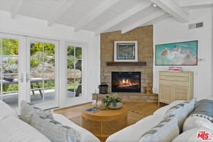 30081 Harvester Rd in Malibu, CA - Building Photo - Building Photo