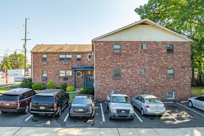 Samanna Apartments in Folsom, PA - Building Photo - Building Photo