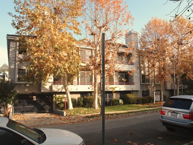 Noho Huston in North Hollywood, CA - Building Photo - Building Photo