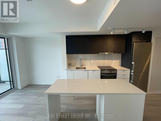 8 Tippett Rd in Toronto, ON - Building Photo - Building Photo